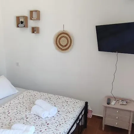 White Lotus Seaside Kíni