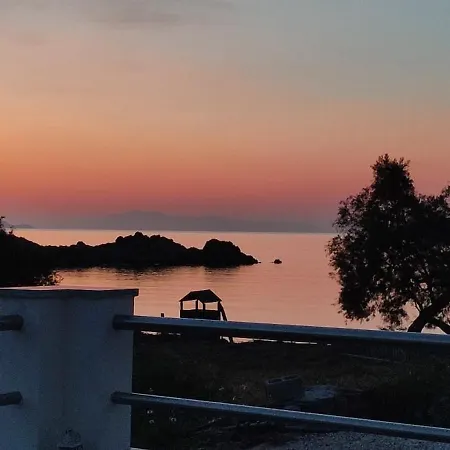 White Lotus Seaside Nyaraló *