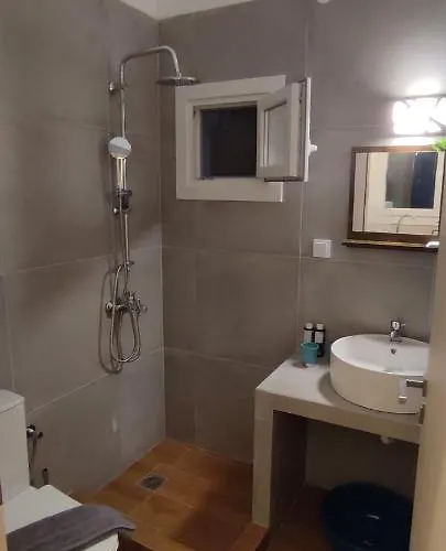 White Lotus Seaside Holiday home Kini