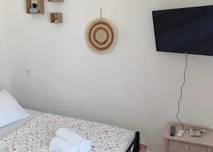 White Lotus Seaside Kini