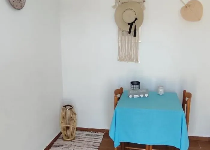 White Lotus Seaside בית נופש Kini