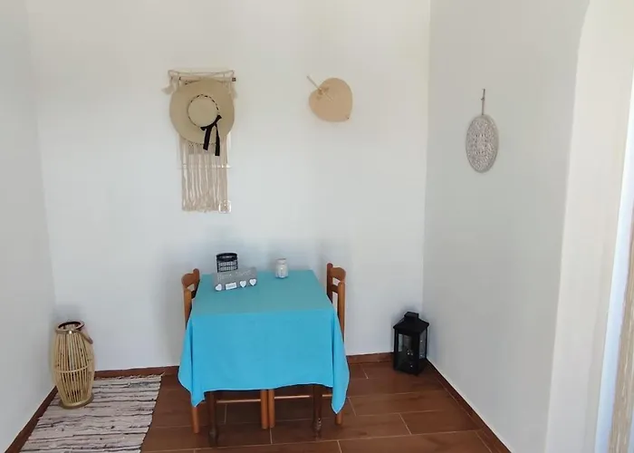 White Lotus Seaside בית נופש Kini