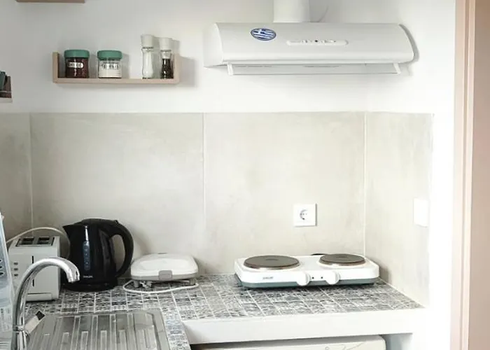 White Lotus Seaside Kini