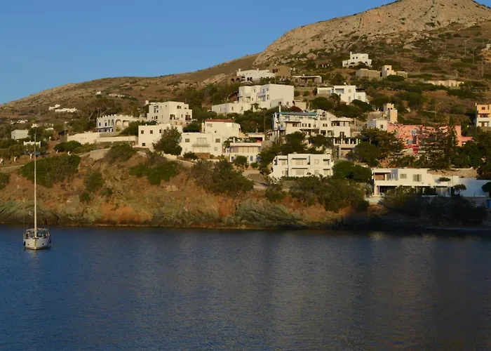 White Lotus Seaside בית נופש