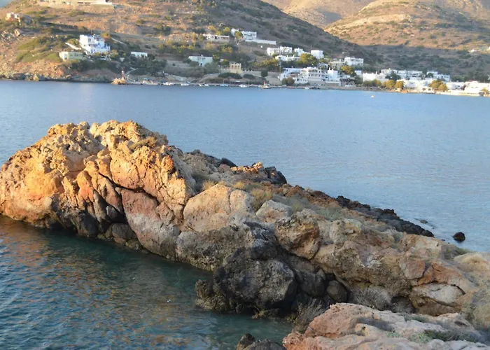 White Lotus Seaside בית נופש Kini