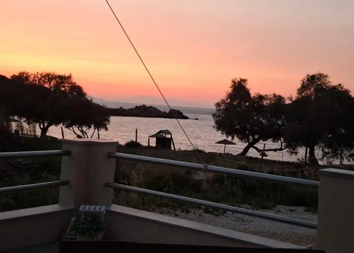 White Lotus Seaside בית נופש